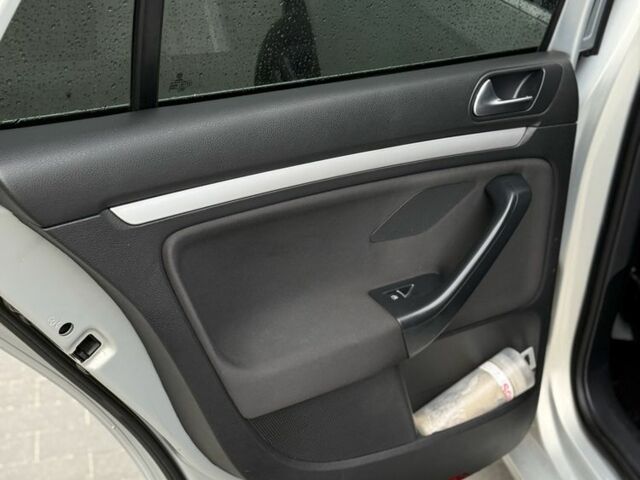 Сірий Фольксваген Гольф, об'ємом двигуна 1.6 л та пробігом 184 тис. км за 7000 $, фото 10 на Automoto.ua