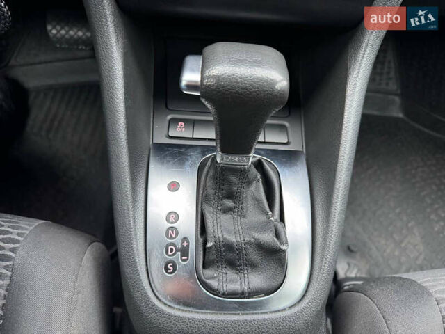 Серый Фольксваген Гольф, объемом двигателя 1.6 л и пробегом 202 тыс. км за 7500 $, фото 23 на Automoto.ua