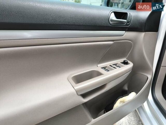 Серый Фольксваген Гольф, объемом двигателя 1.6 л и пробегом 241 тыс. км за 6850 $, фото 18 на Automoto.ua