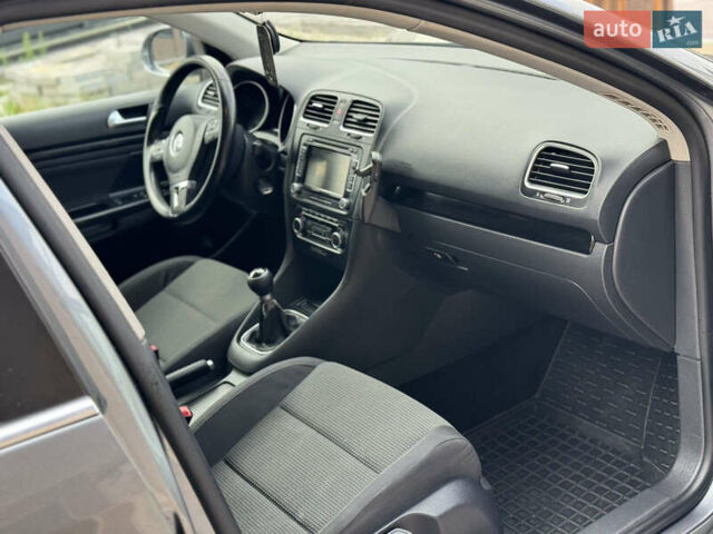 Серый Фольксваген Гольф, объемом двигателя 1.6 л и пробегом 300 тыс. км за 6300 $, фото 17 на Automoto.ua