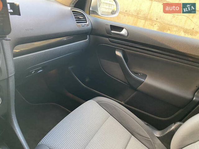 Серый Фольксваген Гольф, объемом двигателя 1.6 л и пробегом 217 тыс. км за 8800 $, фото 37 на Automoto.ua