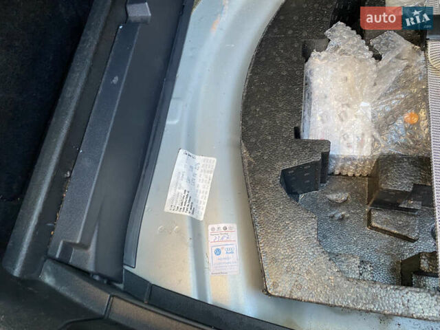 Серый Фольксваген Гольф, объемом двигателя 1.6 л и пробегом 217 тыс. км за 8800 $, фото 49 на Automoto.ua