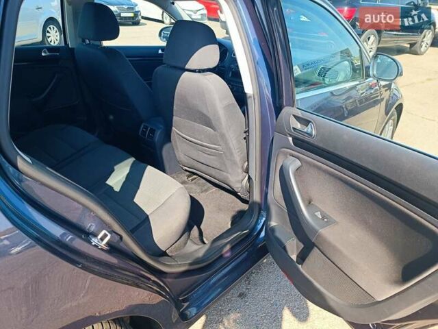 Серый Фольксваген Гольф, объемом двигателя 1.4 л и пробегом 220 тыс. км за 7700 $, фото 12 на Automoto.ua