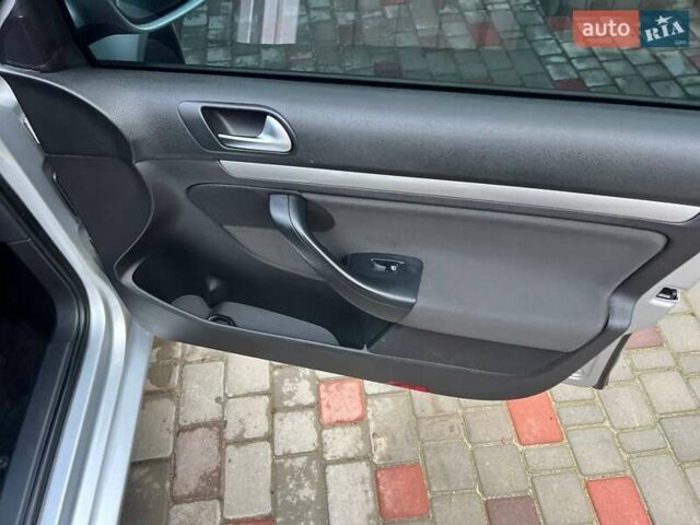 Серый Фольксваген Гольф, объемом двигателя 1.6 л и пробегом 262 тыс. км за 8500 $, фото 21 на Automoto.ua