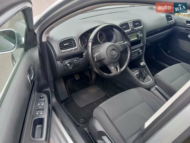 Серый Фольксваген Гольф, объемом двигателя 1.6 л и пробегом 235 тыс. км за 7500 $, фото 3 на Automoto.ua