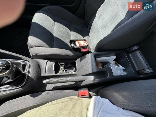 Серый Фольксваген Гольф, объемом двигателя 1.6 л и пробегом 288 тыс. км за 7787 $, фото 18 на Automoto.ua