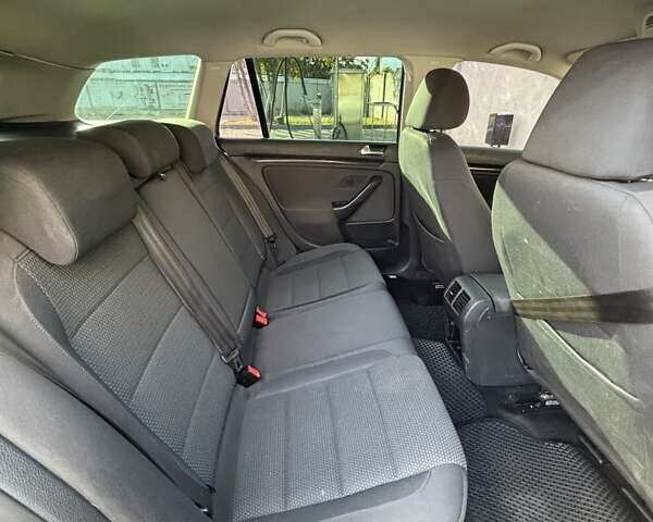 Серый Фольксваген Гольф, объемом двигателя 1.6 л и пробегом 290 тыс. км за 7300 $, фото 6 на Automoto.ua