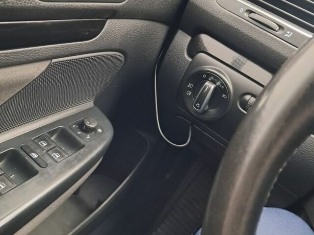 Серый Фольксваген Гольф, объемом двигателя 2 л и пробегом 200 тыс. км за 8200 $, фото 4 на Automoto.ua