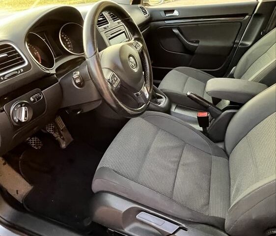 Серый Фольксваген Гольф, объемом двигателя 2 л и пробегом 370 тыс. км за 7900 $, фото 5 на Automoto.ua