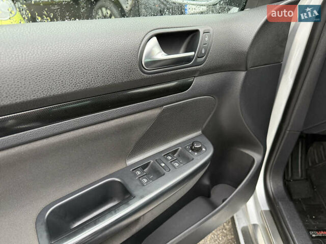 Серый Фольксваген Гольф, объемом двигателя 1.39 л и пробегом 184 тыс. км за 6600 $, фото 14 на Automoto.ua