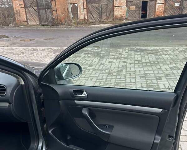 Серый Фольксваген Гольф, объемом двигателя 1.4 л и пробегом 190 тыс. км за 7800 $, фото 10 на Automoto.ua