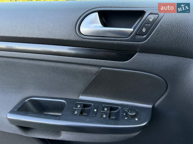 Фольксваген Гольф 2010 у Рівному на Automoto.ua Сірий Фольксваген Гольф, об'ємом двигуна 1.6 л та пробігом 299 тис. км за 6700 $, фото 43 на Automoto.ua