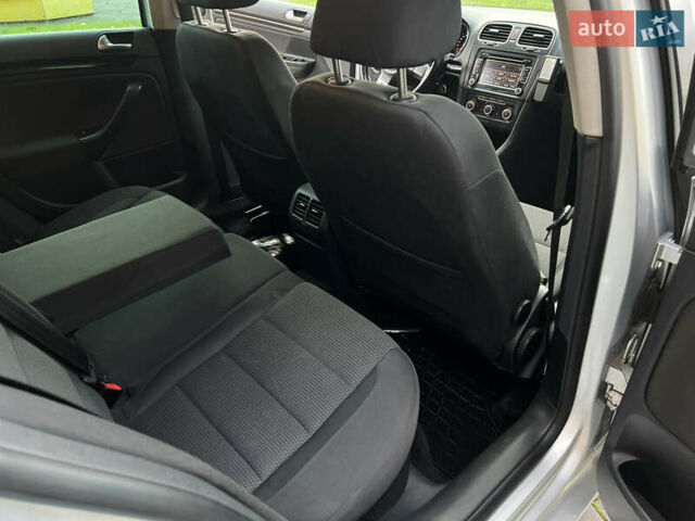 Серый Фольксваген Гольф, объемом двигателя 1.97 л и пробегом 300 тыс. км за 8200 $, фото 9 на Automoto.ua