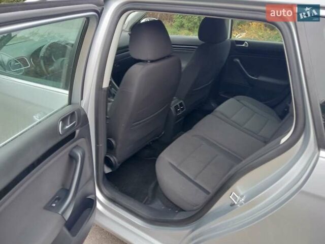 Серый Фольксваген Гольф, объемом двигателя 1.6 л и пробегом 235 тыс. км за 7500 $, фото 4 на Automoto.ua