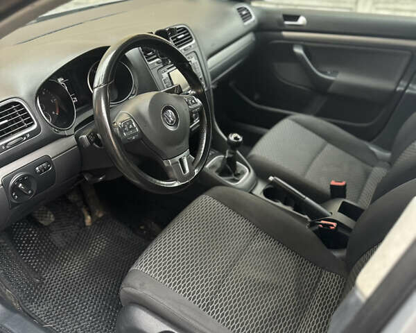 Серый Фольксваген Гольф, объемом двигателя 1.6 л и пробегом 260 тыс. км за 7250 $, фото 8 на Automoto.ua