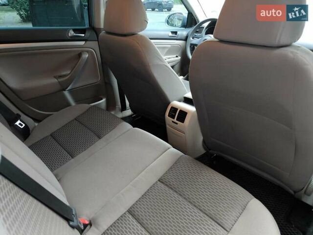 Серый Фольксваген Гольф, объемом двигателя 1.6 л и пробегом 241 тыс. км за 6850 $, фото 22 на Automoto.ua