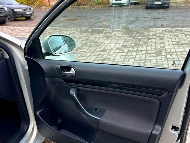 Серый Фольксваген Гольф, объемом двигателя 1.4 л и пробегом 200 тыс. км за 7800 $, фото 10 на Automoto.ua