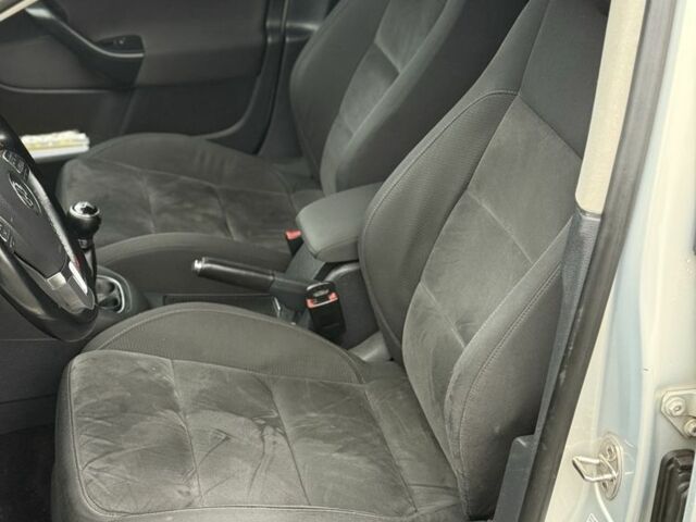 Сірий Фольксваген Гольф, об'ємом двигуна 1.6 л та пробігом 184 тис. км за 7000 $, фото 9 на Automoto.ua