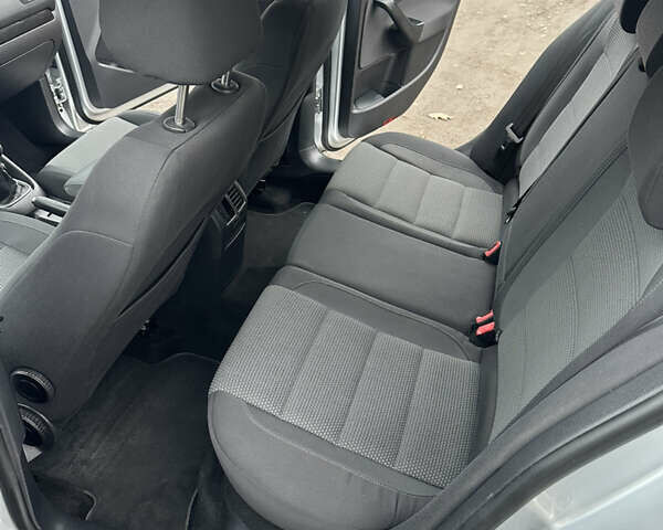 Серый Фольксваген Гольф, объемом двигателя 1.39 л и пробегом 240 тыс. км за 6750 $, фото 15 на Automoto.ua