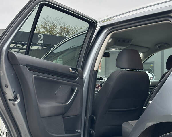 Серый Фольксваген Гольф, объемом двигателя 1.39 л и пробегом 255 тыс. км за 8500 $, фото 19 на Automoto.ua