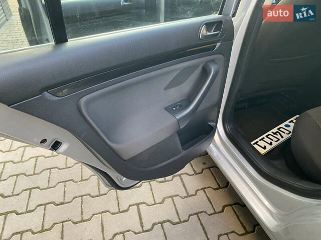 Серый Фольксваген Гольф, объемом двигателя 1.6 л и пробегом 217 тыс. км за 8800 $, фото 35 на Automoto.ua