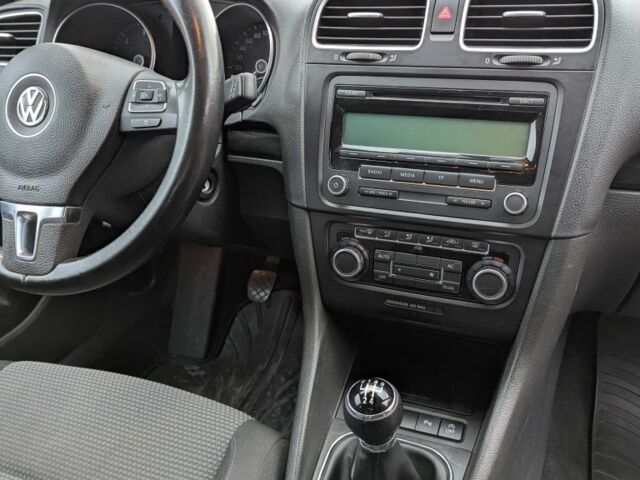 Серый Фольксваген Гольф, объемом двигателя 1.6 л и пробегом 216 тыс. км за 8300 $, фото 13 на Automoto.ua