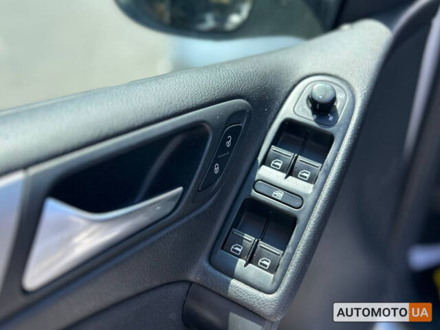 Сірий Фольксваген Гольф, об'ємом двигуна 2 л та пробігом 332 тис. км за 8200 $, фото 7 на Automoto.ua