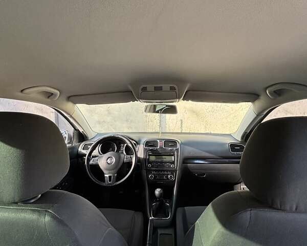 Серый Фольксваген Гольф, объемом двигателя 1.6 л и пробегом 290 тыс. км за 7300 $, фото 7 на Automoto.ua