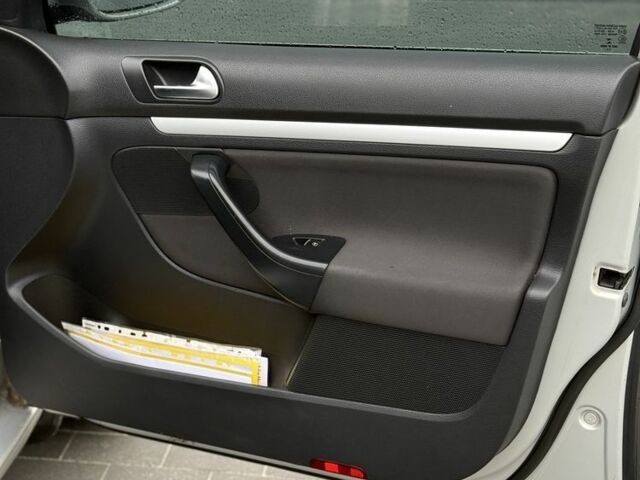 Сірий Фольксваген Гольф, об'ємом двигуна 1.6 л та пробігом 184 тис. км за 7000 $, фото 14 на Automoto.ua