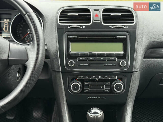 Серый Фольксваген Гольф, объемом двигателя 1.6 л и пробегом 298 тыс. км за 6550 $, фото 27 на Automoto.ua