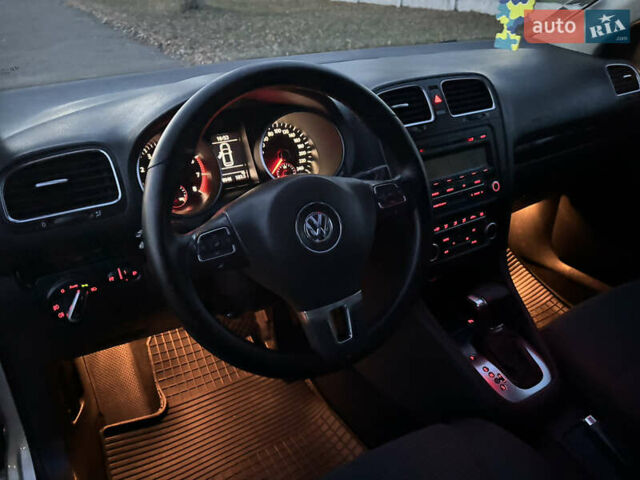Серый Фольксваген Гольф, объемом двигателя 1.39 л и пробегом 238 тыс. км за 7900 $, фото 6 на Automoto.ua