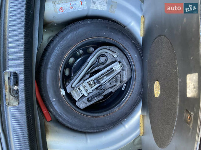 Серый Фольксваген Гольф, объемом двигателя 1.39 л и пробегом 235 тыс. км за 8500 $, фото 26 на Automoto.ua