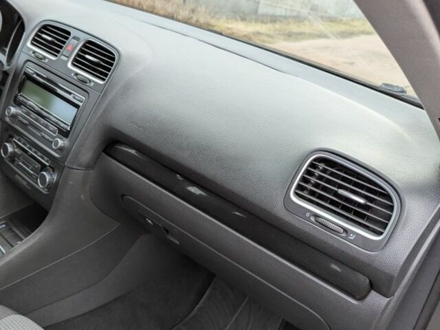 Серый Фольксваген Гольф, объемом двигателя 1.6 л и пробегом 216 тыс. км за 8300 $, фото 14 на Automoto.ua