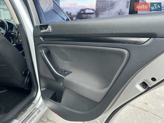 Серый Фольксваген Гольф, объемом двигателя 1.6 л и пробегом 202 тыс. км за 7399 $, фото 36 на Automoto.ua