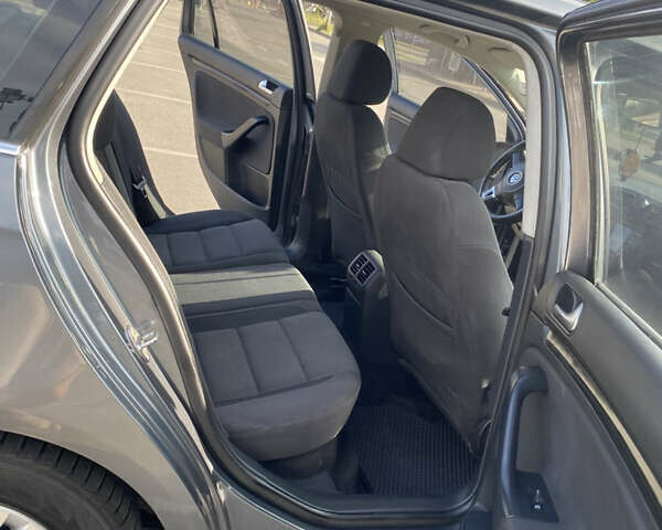 Серый Фольксваген Гольф, объемом двигателя 1.6 л и пробегом 320 тыс. км за 7500 $, фото 14 на Automoto.ua