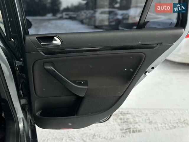 Серый Фольксваген Гольф, объемом двигателя 1.6 л и пробегом 269 тыс. км за 7500 $, фото 19 на Automoto.ua