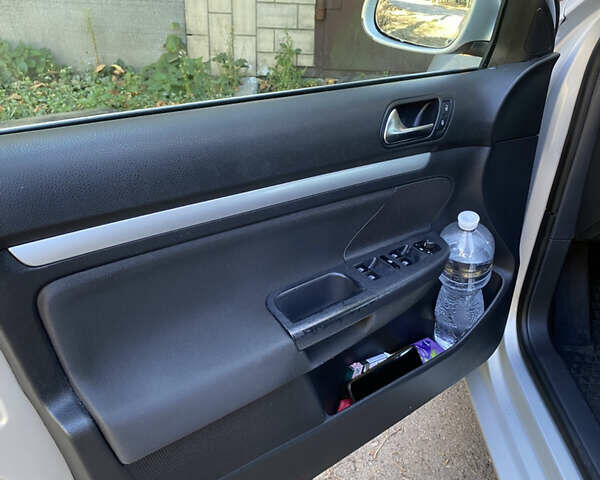 Серый Фольксваген Гольф, объемом двигателя 1.39 л и пробегом 235 тыс. км за 8500 $, фото 19 на Automoto.ua