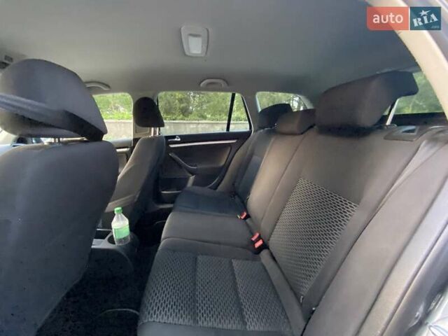 Фольксваген Гольф 2010 в Хмельницком на Automoto.ua Серый Фольксваген Гольф, объемом двигателя 1.6 л и пробегом 263 тыс. км за 7200 $, фото 19 на Automoto.ua