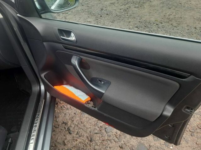 Серый Фольксваген Гольф, объемом двигателя 1.6 л и пробегом 270 тыс. км за 6900 $, фото 8 на Automoto.ua