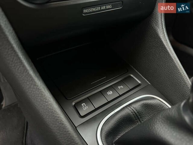 Сірий Фольксваген Гольф, об'ємом двигуна 1.39 л та пробігом 214 тис. км за 7500 $, фото 31 на Automoto.ua