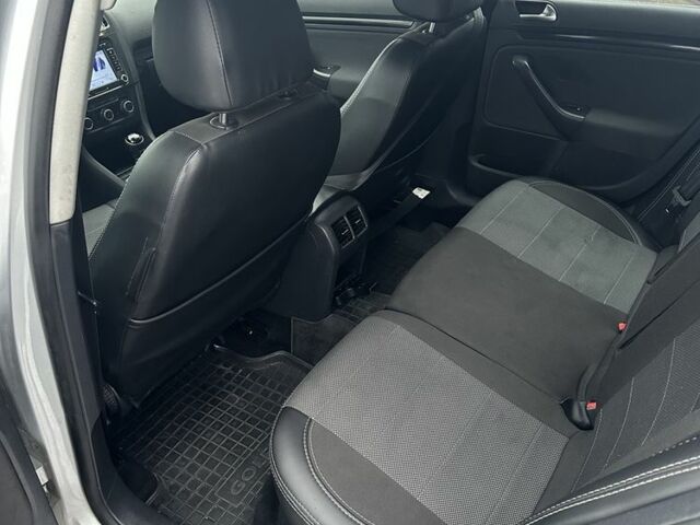 Серый Фольксваген Гольф, объемом двигателя 1.6 л и пробегом 250 тыс. км за 5900 $, фото 8 на Automoto.ua