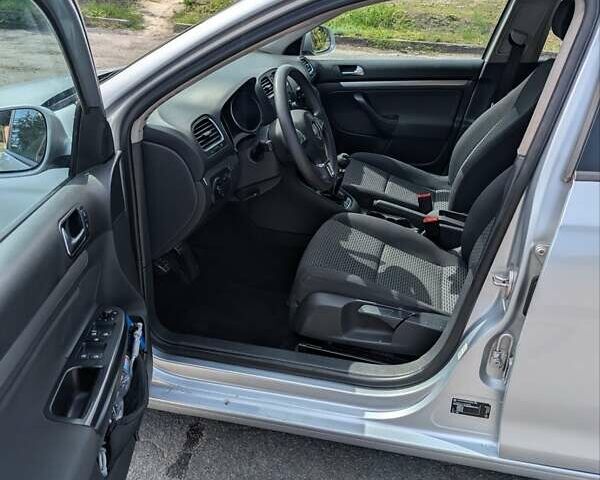 Серый Фольксваген Гольф, объемом двигателя 1.6 л и пробегом 312 тыс. км за 7600 $, фото 4 на Automoto.ua