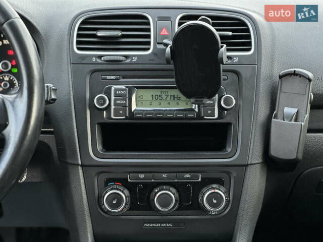 Серый Фольксваген Гольф, объемом двигателя 1.6 л и пробегом 269 тыс. км за 7500 $, фото 12 на Automoto.ua