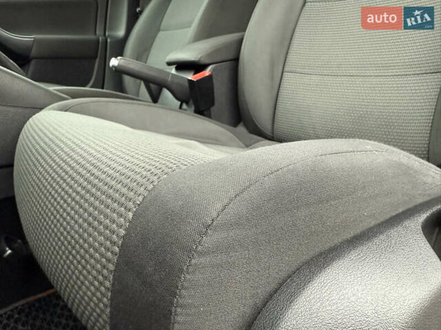 Серый Фольксваген Гольф, объемом двигателя 1.6 л и пробегом 298 тыс. км за 6550 $, фото 39 на Automoto.ua