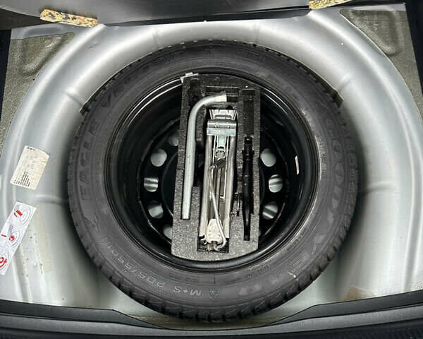 Серый Фольксваген Гольф, объемом двигателя 1.39 л и пробегом 240 тыс. км за 6750 $, фото 14 на Automoto.ua