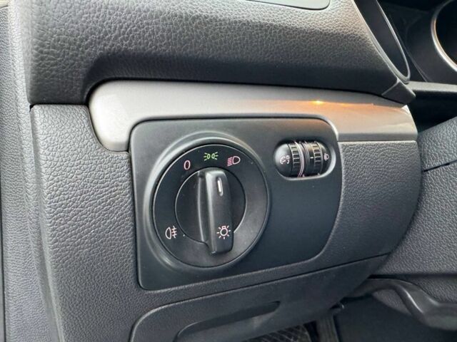 Серый Фольксваген Гольф, объемом двигателя 1.6 л и пробегом 202 тыс. км за 7500 $, фото 14 на Automoto.ua