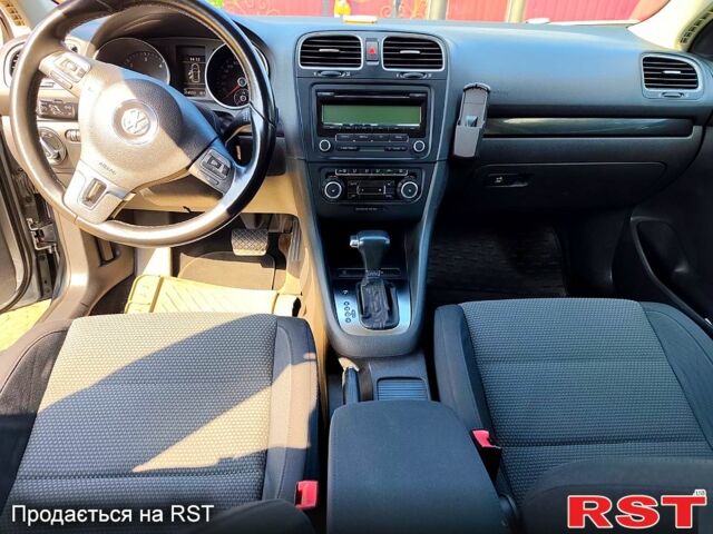 Серый Фольксваген Гольф, объемом двигателя 1.6 л и пробегом 263 тыс. км за 8300 $, фото 2 на Automoto.ua