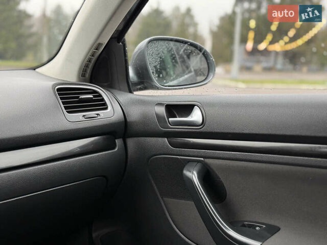 Серый Фольксваген Гольф, объемом двигателя 1.6 л и пробегом 298 тыс. км за 6550 $, фото 35 на Automoto.ua