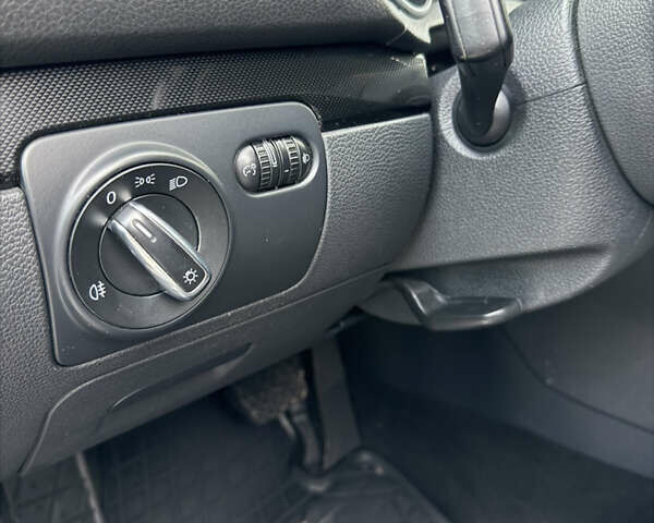 Серый Фольксваген Гольф, объемом двигателя 1.6 л и пробегом 277 тыс. км за 7700 $, фото 27 на Automoto.ua