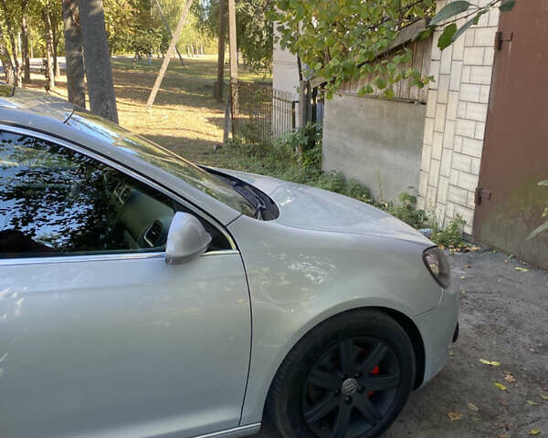 Серый Фольксваген Гольф, объемом двигателя 1.39 л и пробегом 235 тыс. км за 8500 $, фото 4 на Automoto.ua